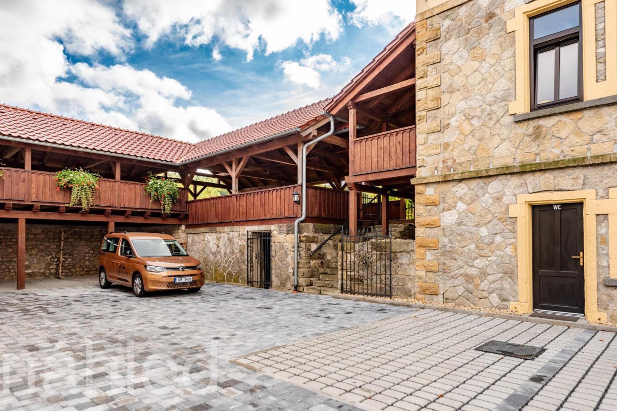 Hotel Svycarsky Dum Sneznik 外观 照片
